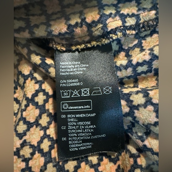 H&M Black and Gold Geometric 3/4 Sleeve Dress - Picture 7 of 7